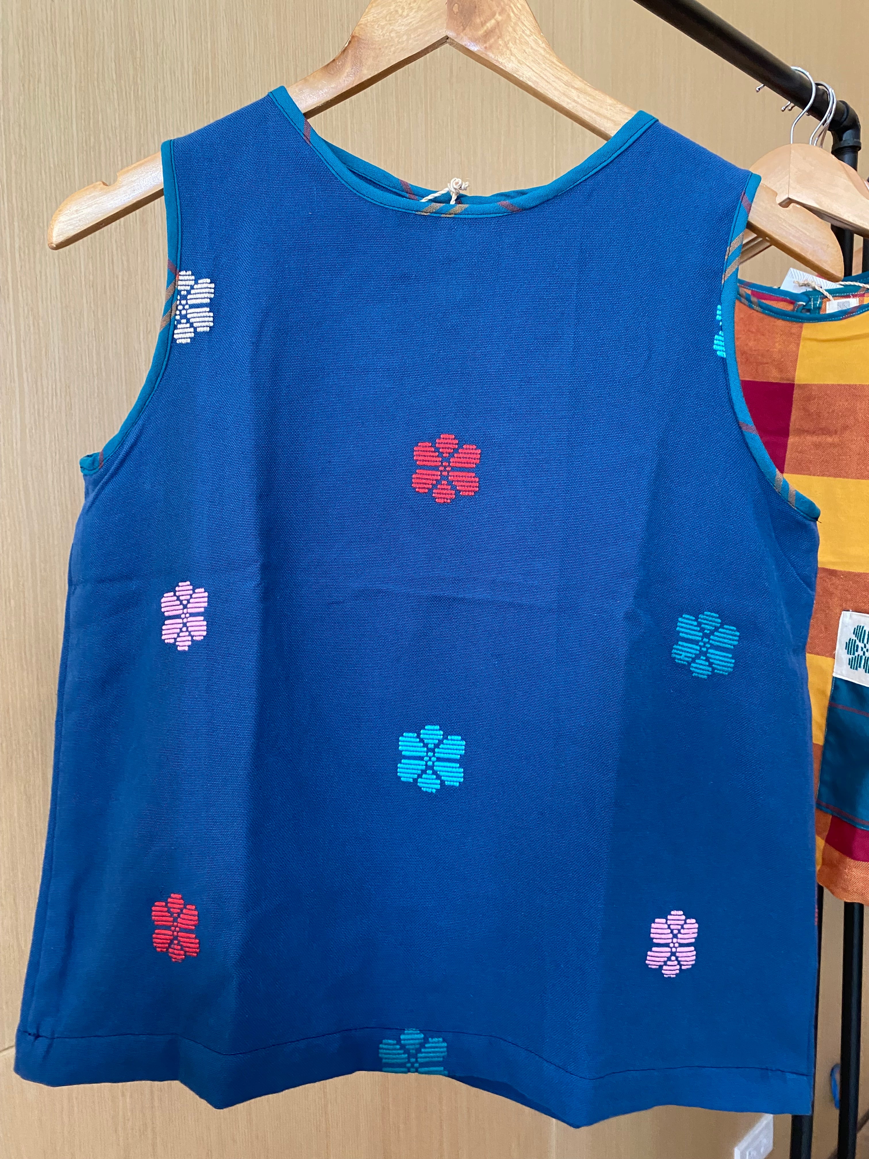 SLEEVELESS: BLUE FLOWERS full