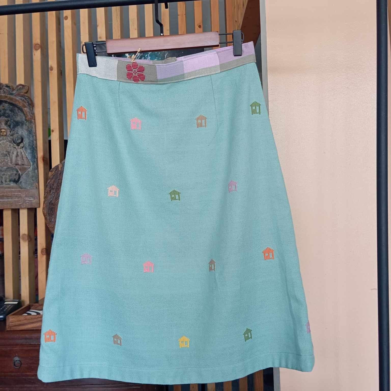 SKIRT: ROCKRIDGE MINI BAHAY KUBO / BACK : POLY *