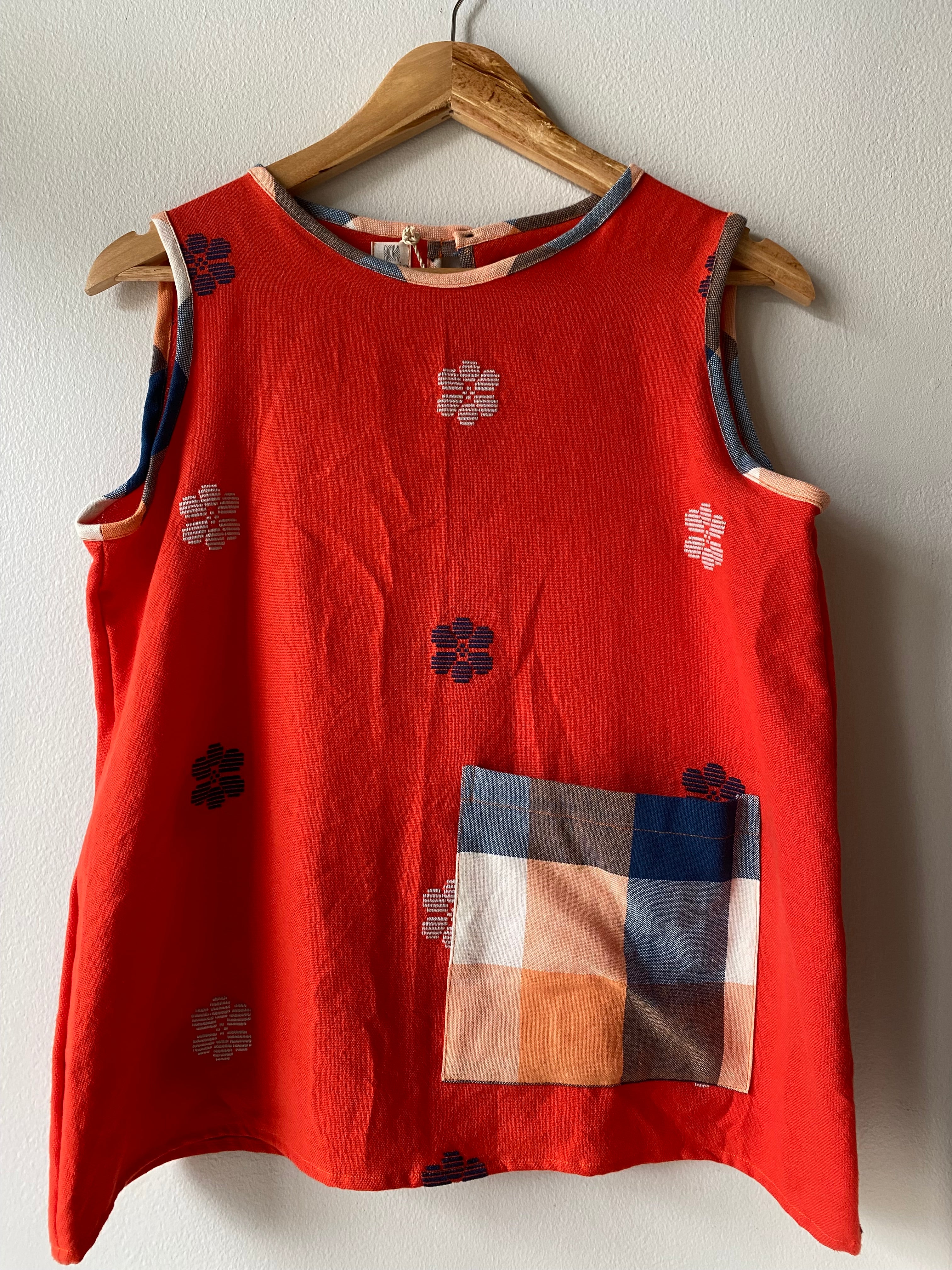 SLEEVELESS: ORANGE FLOWERS W/ POCKET