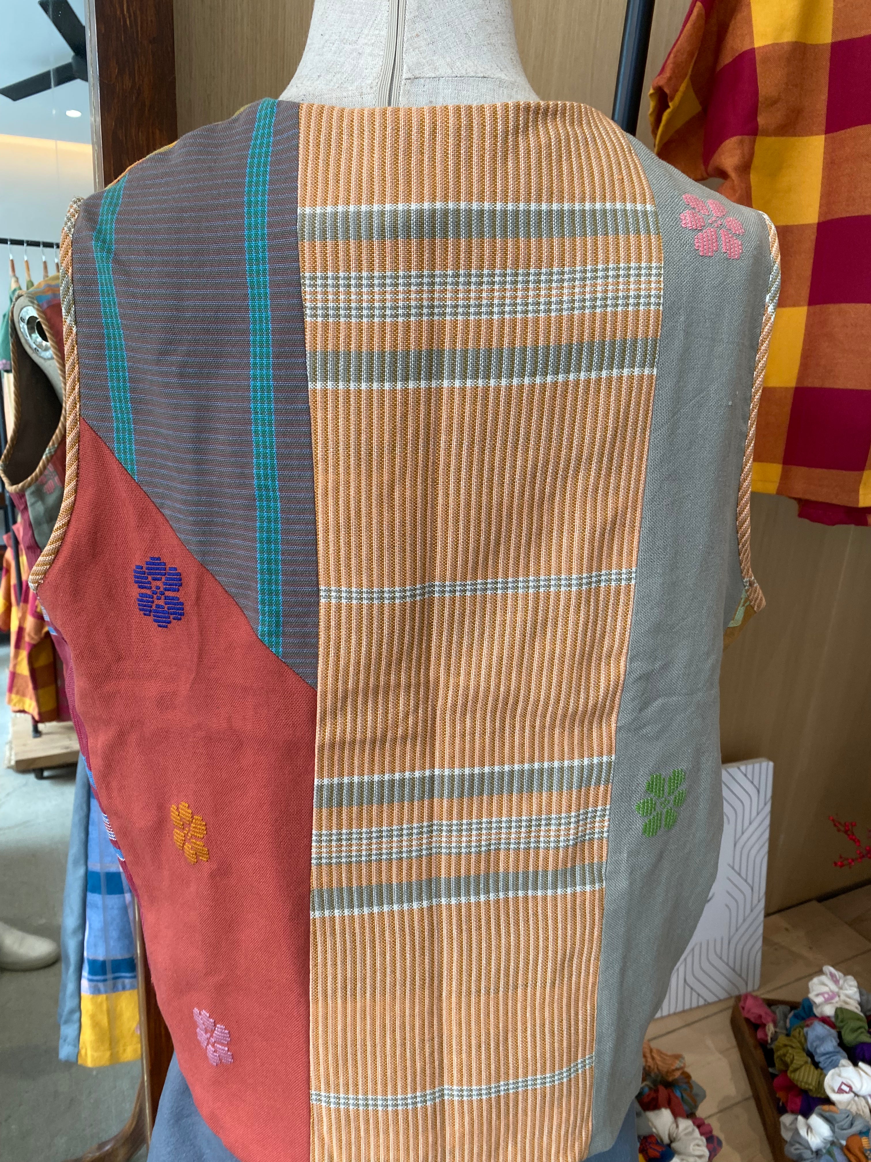 VEST VERSION 2: LARGE DESIGN 2