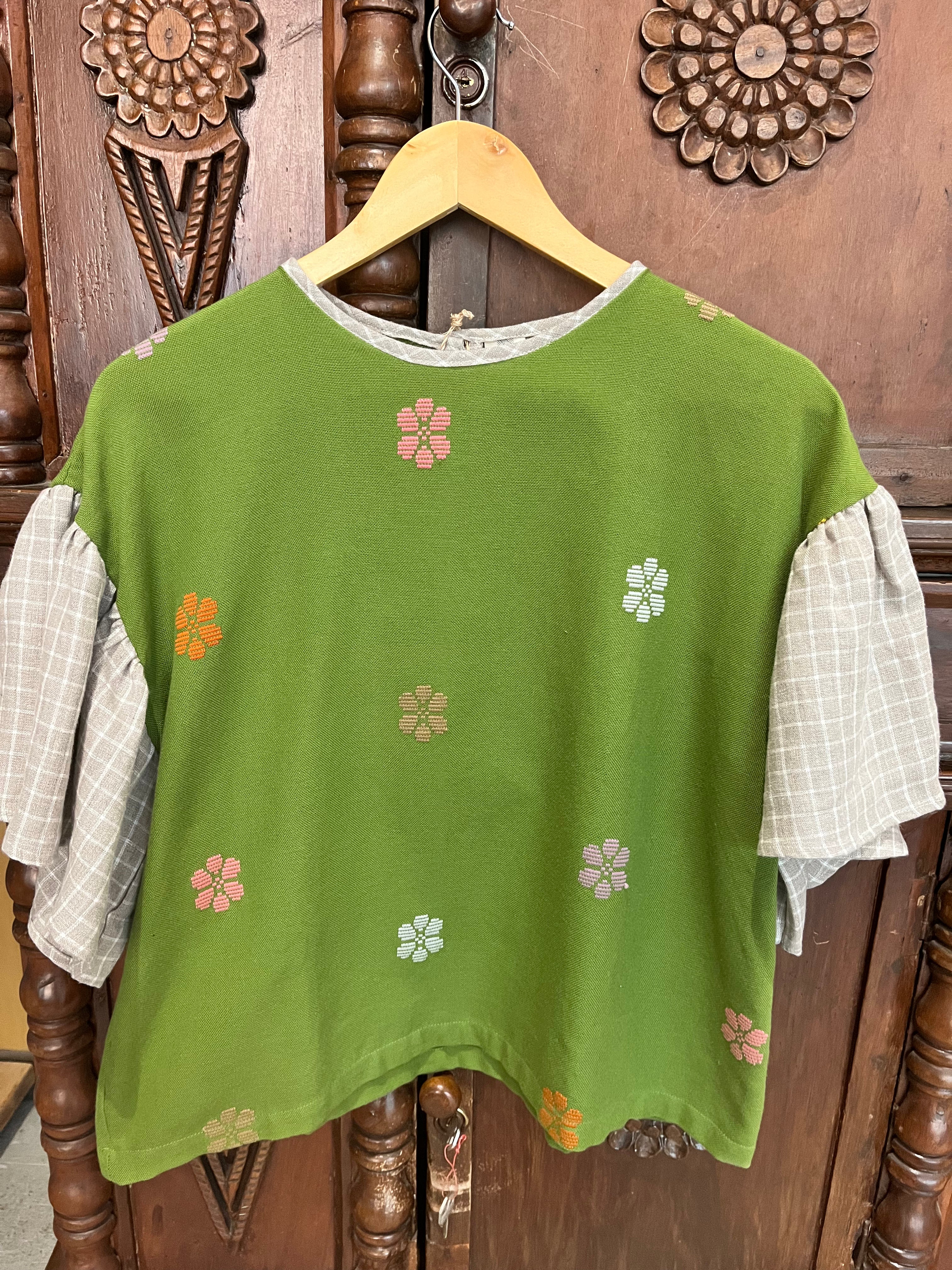 CORAZON: GREEN FLOWERS W/ STRIPE SLEEVES