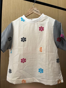 Pamana V2 : cream flowers with gray sleeves FLOWERS FULL