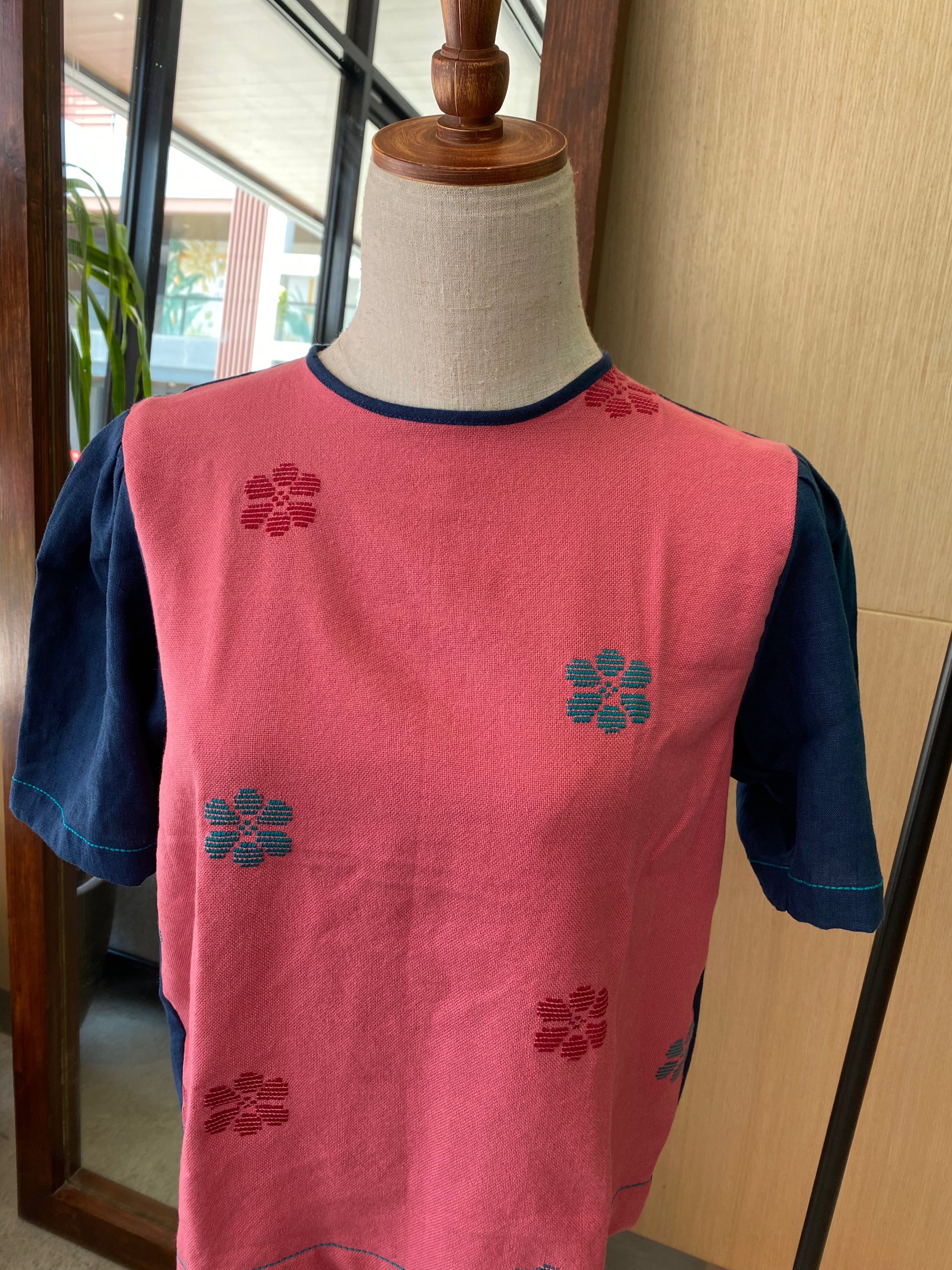 Classic V1: Pink flowers w/ darkblue linen