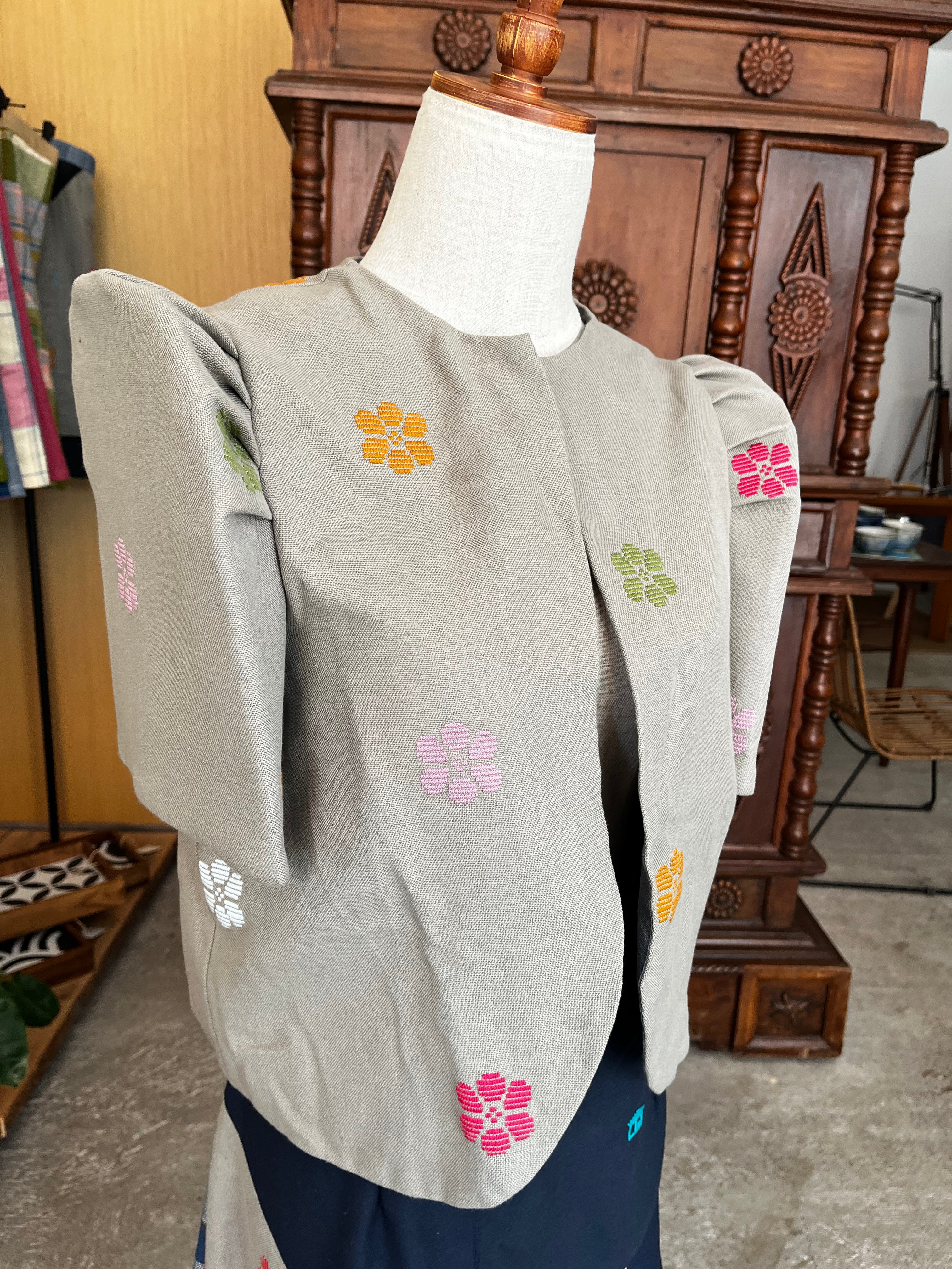 BOLERO: GRAY FLOWERS FULL