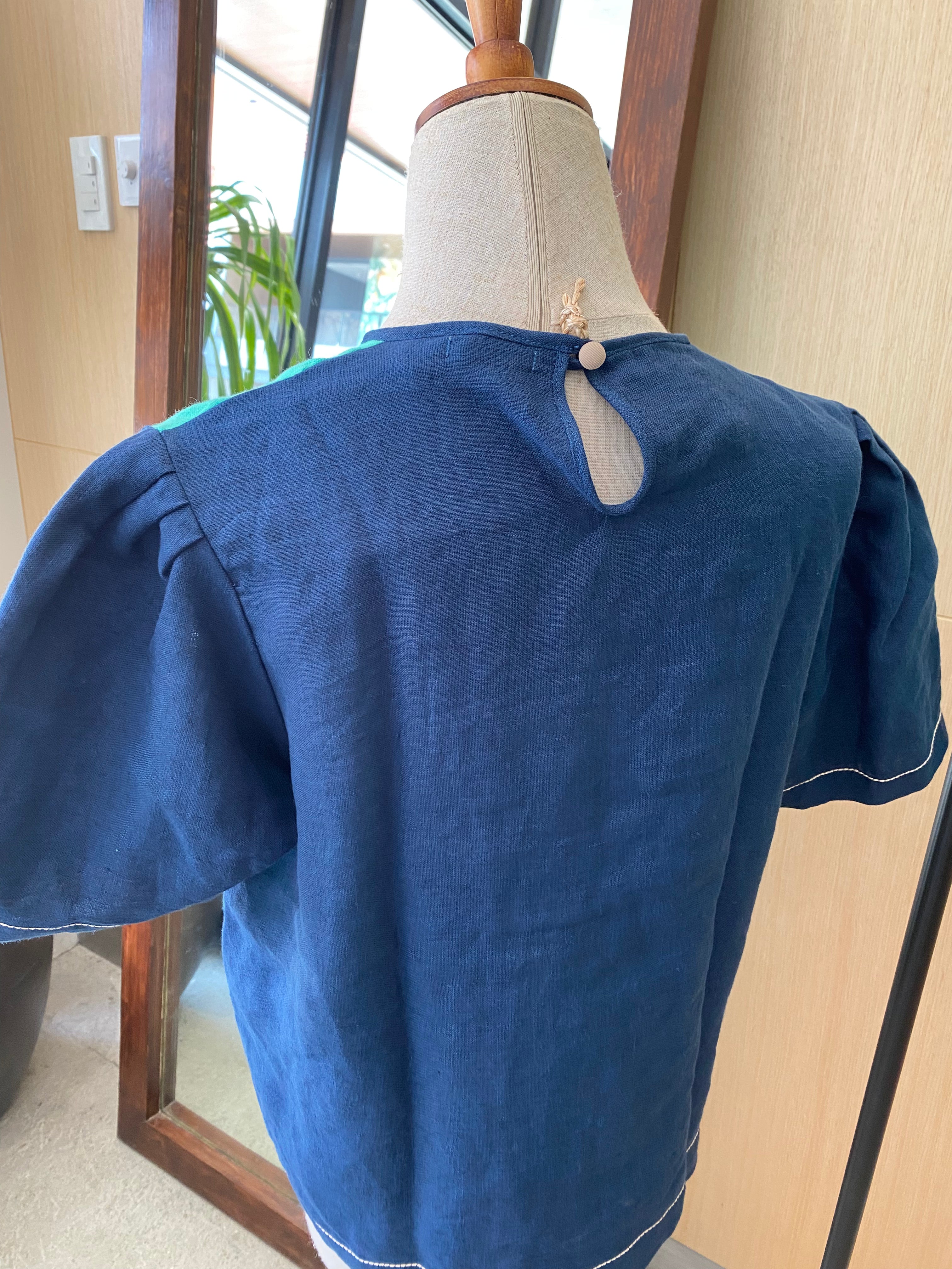 Classic V1: Pistachio w/dark blue linen sleeves