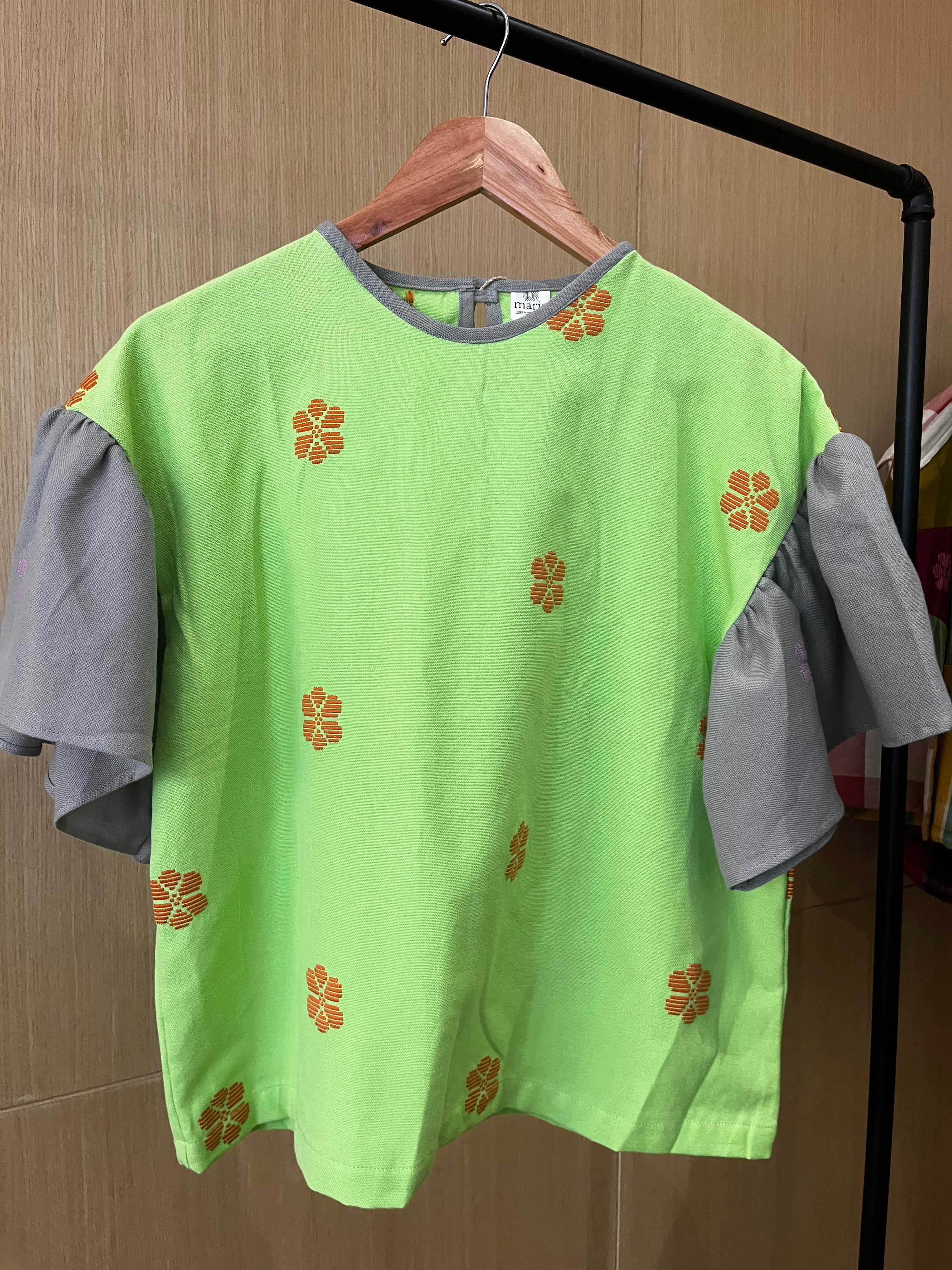 Corazon: neon green flowers with gray sleeves  flowers