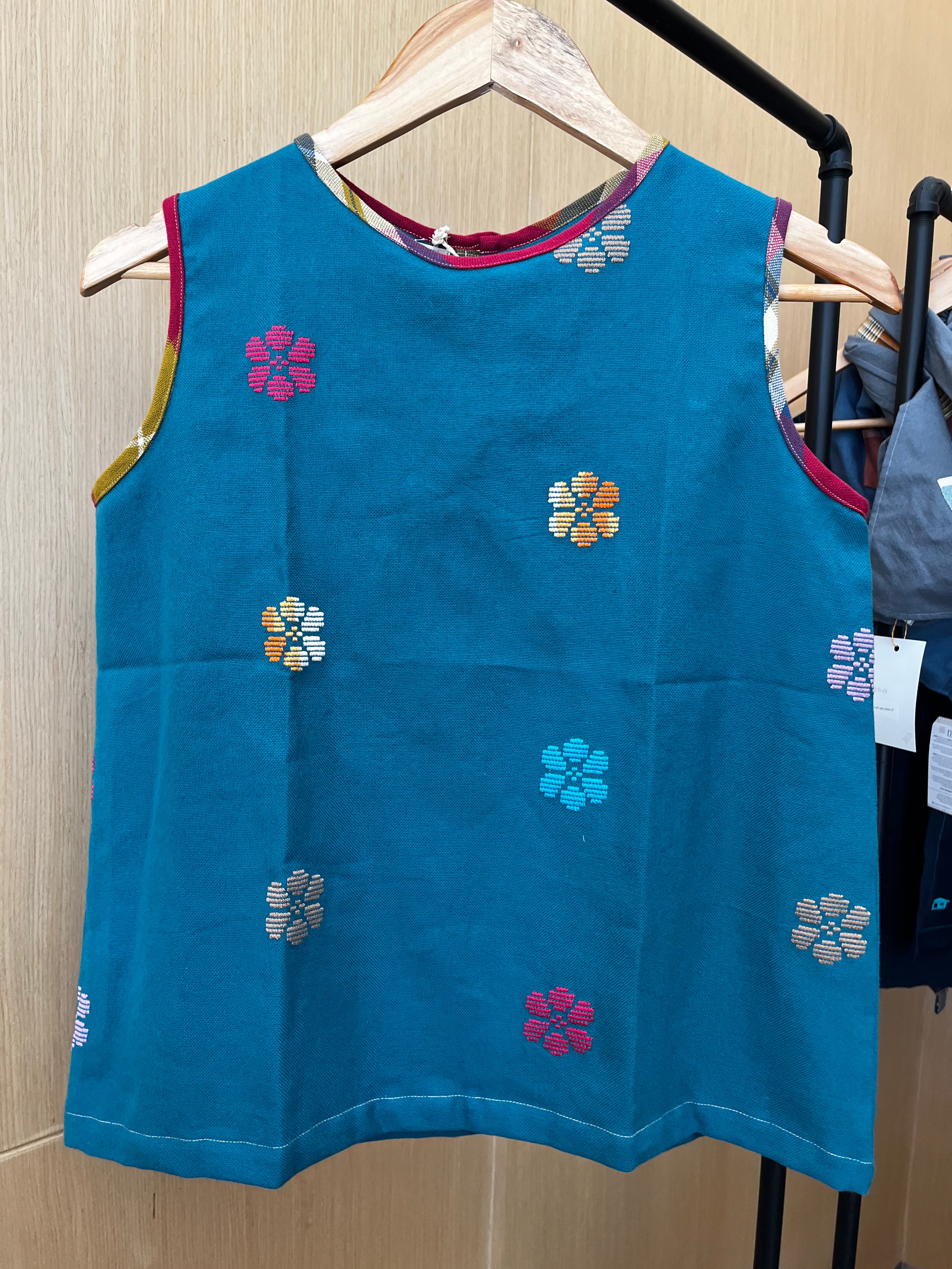 SLEEVELESS: BLUE GREEN FLOWERS FULL