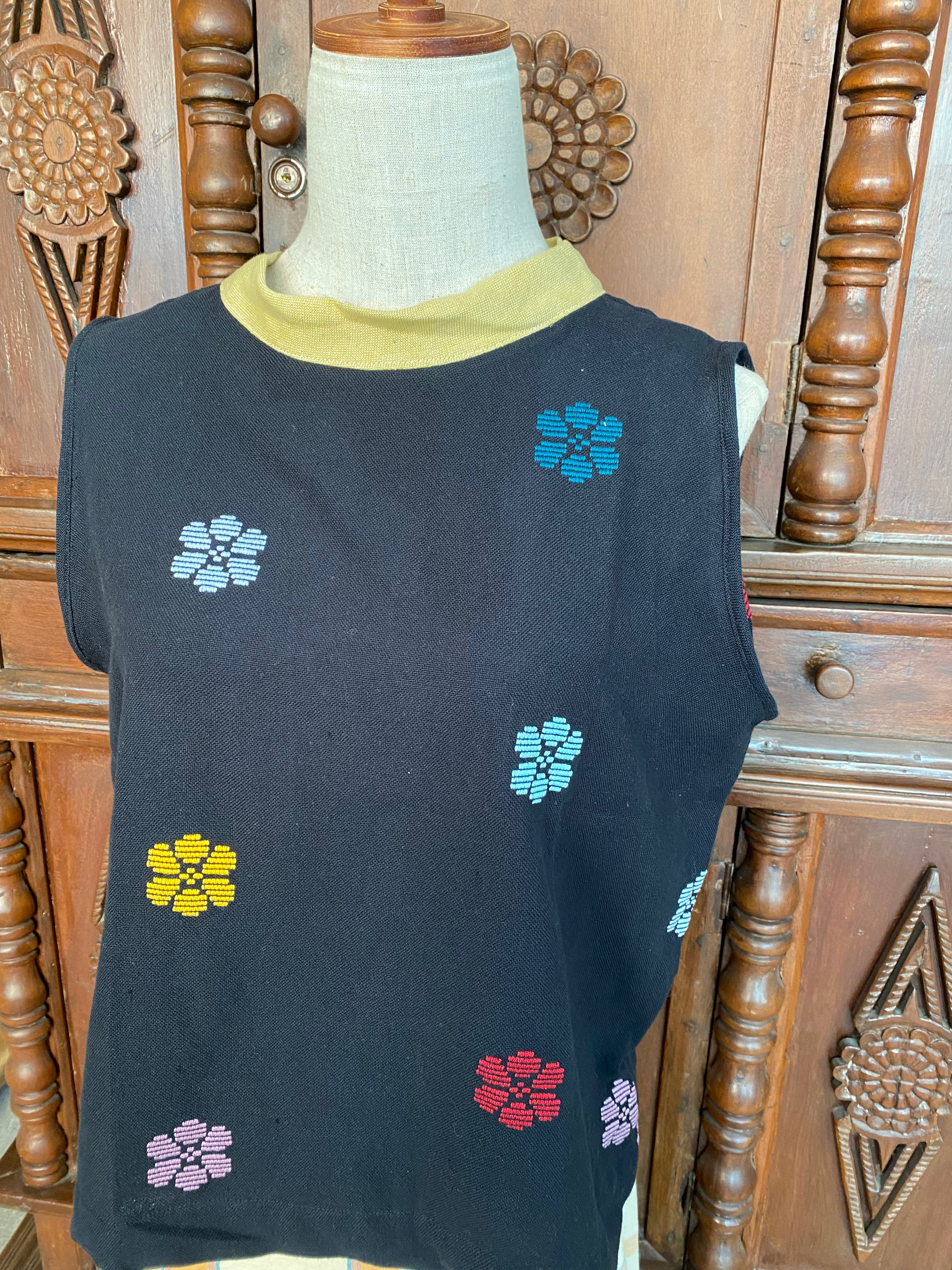 Pamana Sleeveless: Black Flowers /light yellow